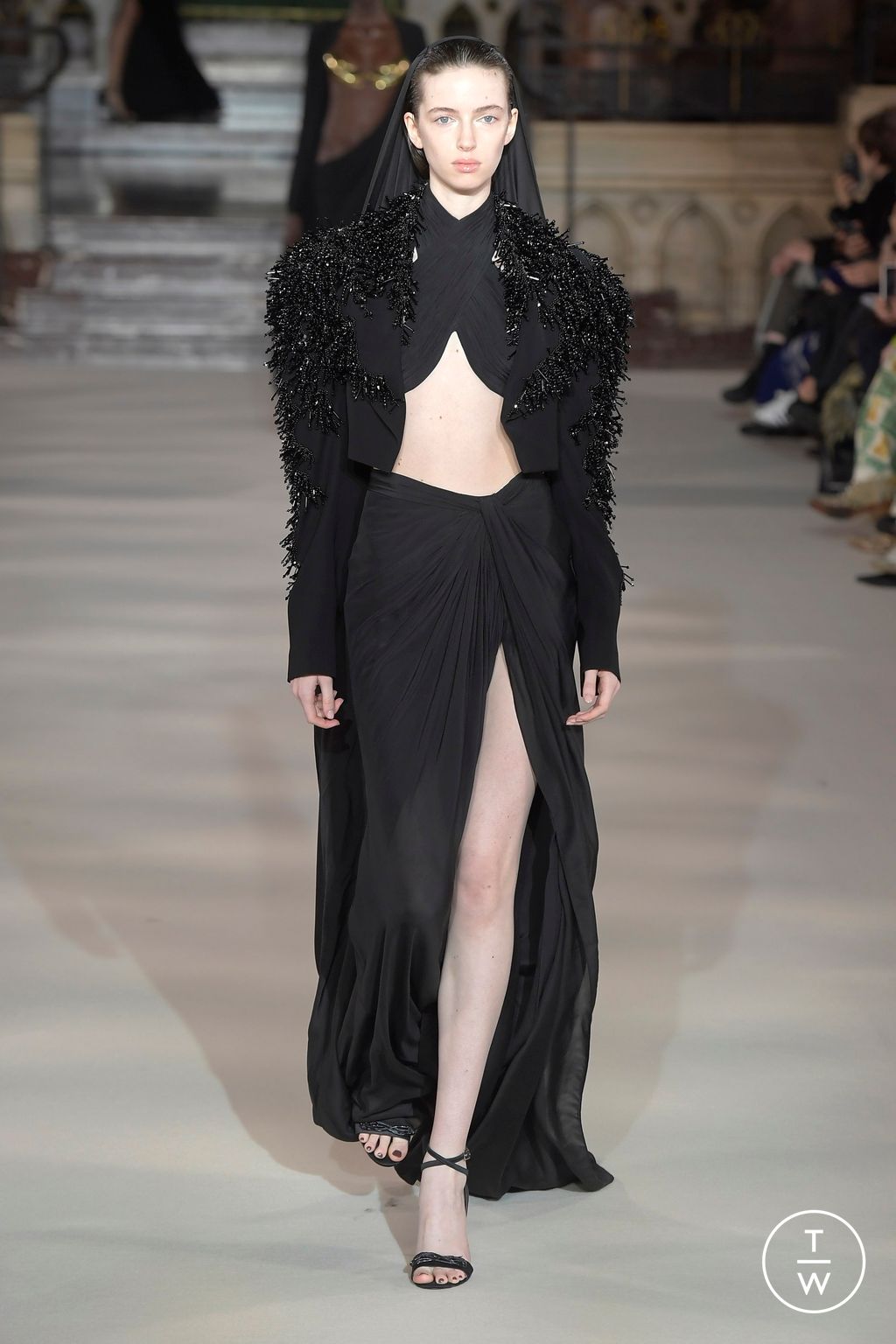 Fashion Week Paris Spring/Summer 2024 look 1 de la collection Gaurav Gupta couture