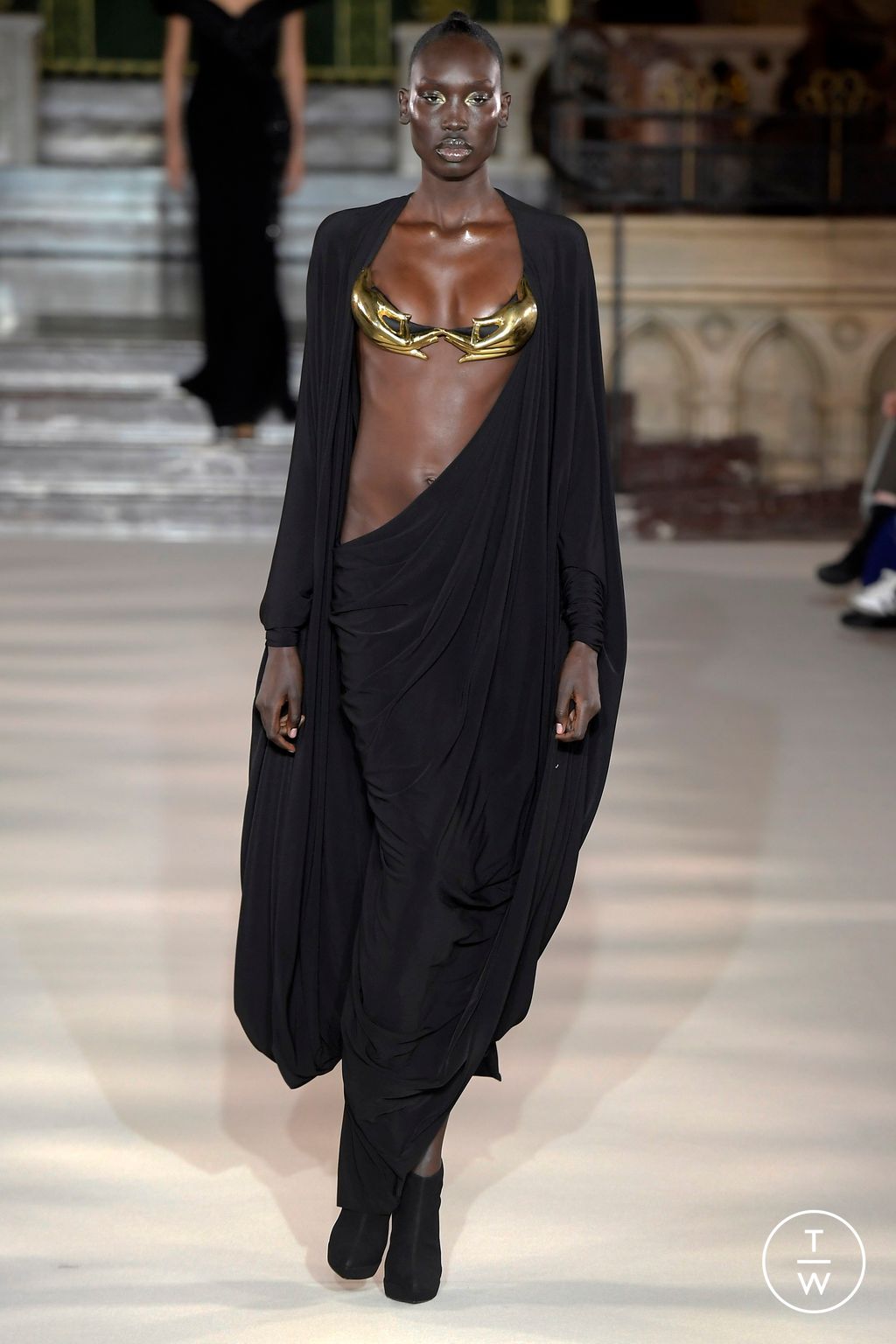 Fashion Week Paris Spring/Summer 2024 look 2 from the Gaurav Gupta collection couture