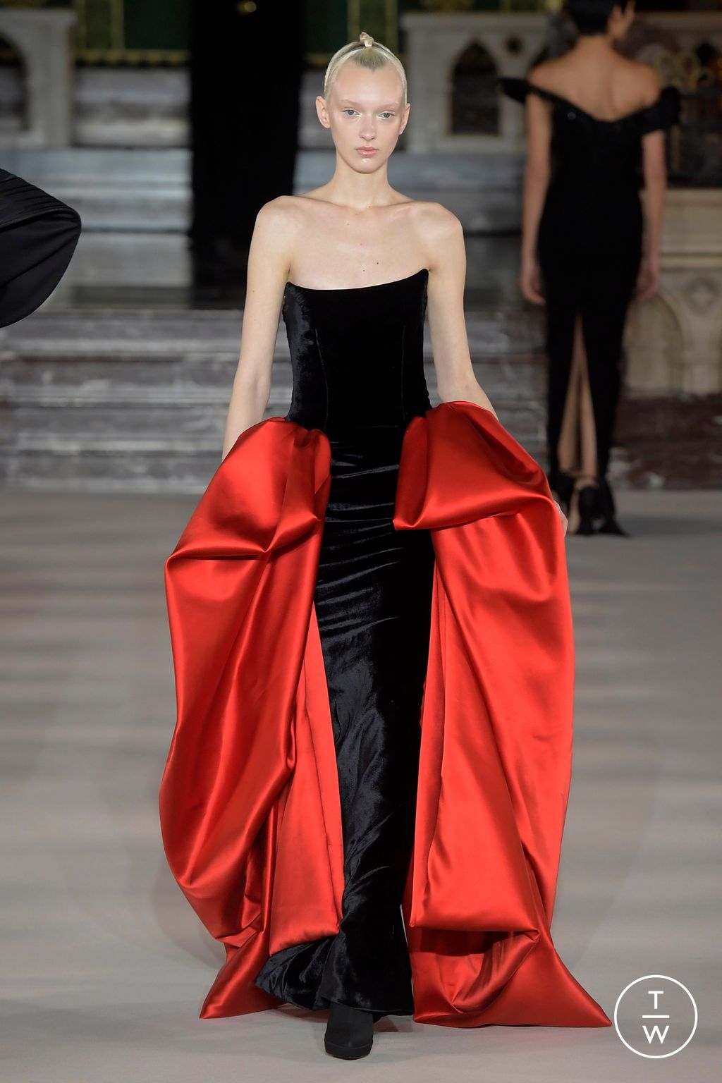 Fashion Week Paris Spring/Summer 2024 look 5 from the Gaurav Gupta collection couture