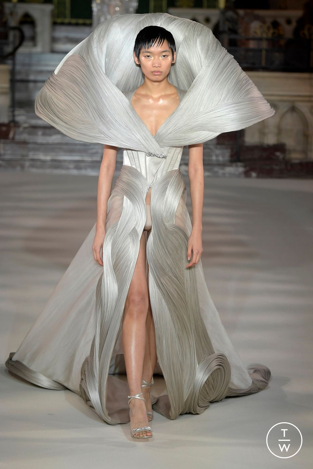 Fashion Week Paris Spring/Summer 2024 look 26 from the Gaurav Gupta collection couture