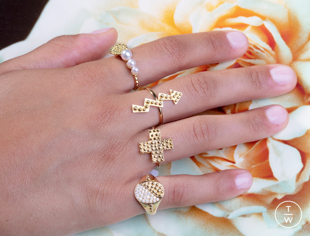 Fashion Week Paris Fall/Winter 2021 look 33 de la collection Gaya womenswear accessories