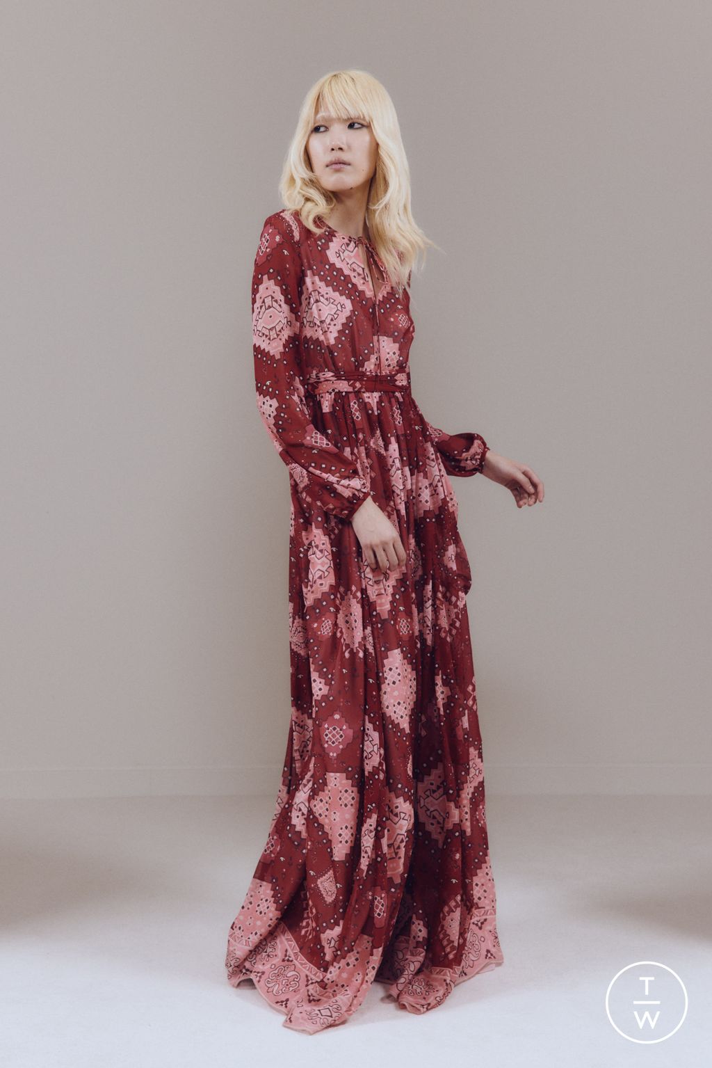 Fashion Week Paris Pre-Fall 2024 look 4 from the Giambattista Valli collection 女装