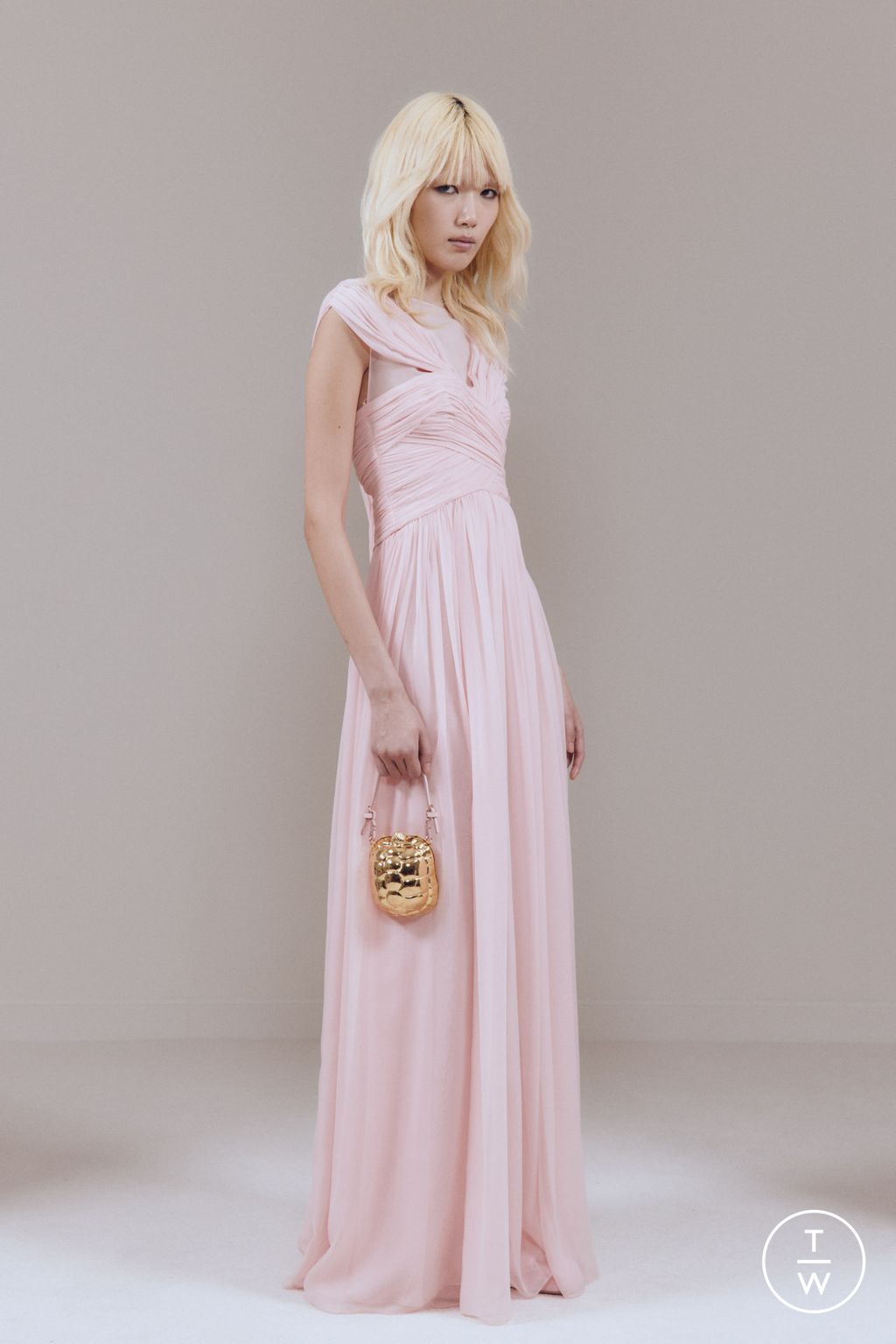 Fashion Week Paris Pre-Fall 2024 look 19 from the Giambattista Valli collection 女装