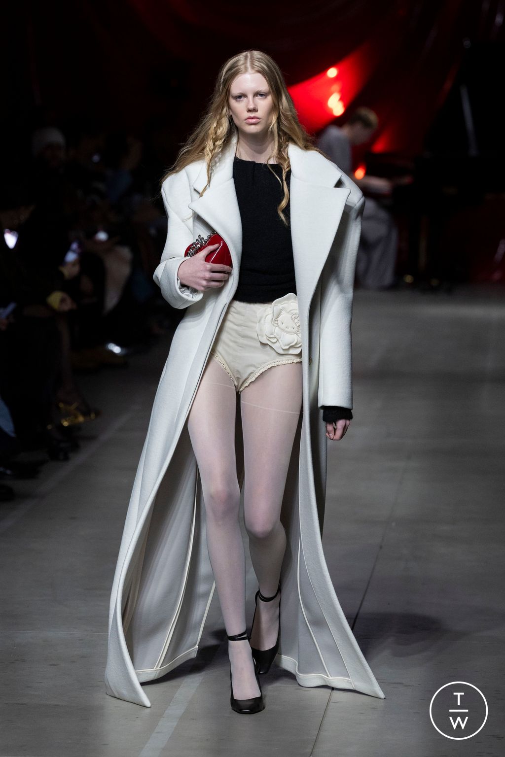 Fashion Week Milan Fall/Winter 2024 look 8 de la collection GCDS womenswear