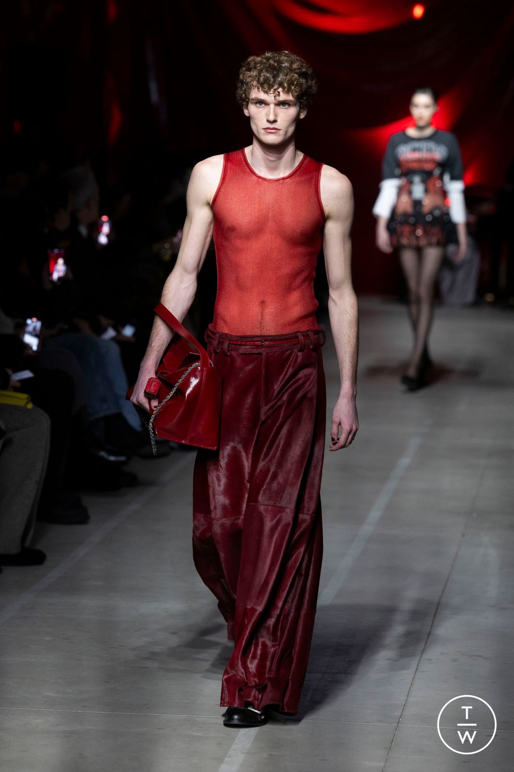Fashion Week Milan Fall/Winter 2024 look 21 de la collection GCDS womenswear