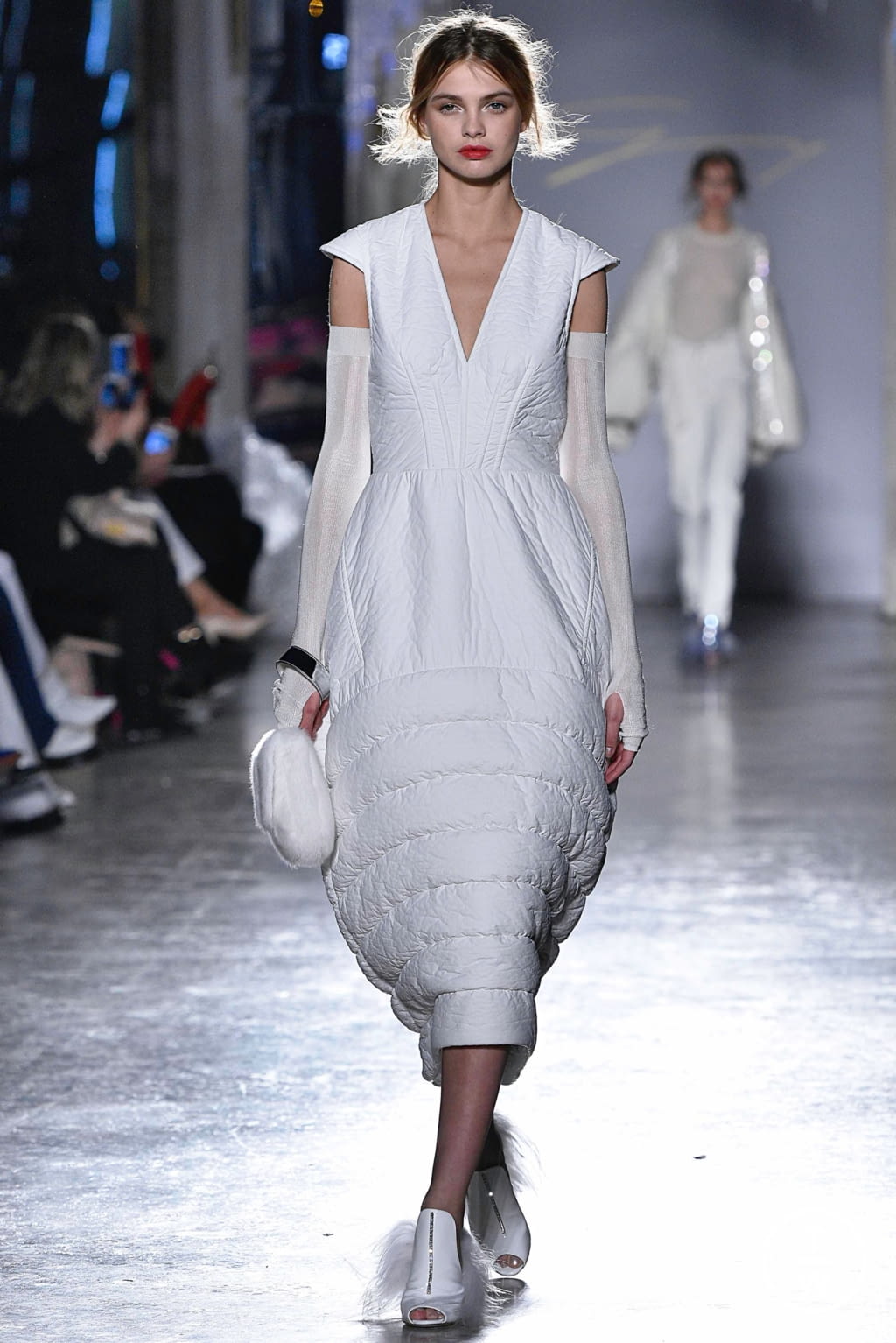 Fashion Week Milan Fall/Winter 2019 look 1 de la collection Genny womenswear