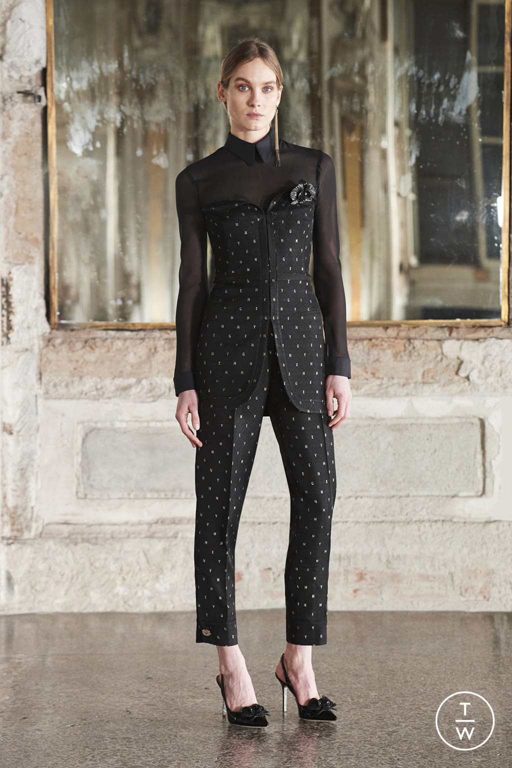 Fashion Week Milan Fall/Winter 2021 look 32 de la collection Genny womenswear