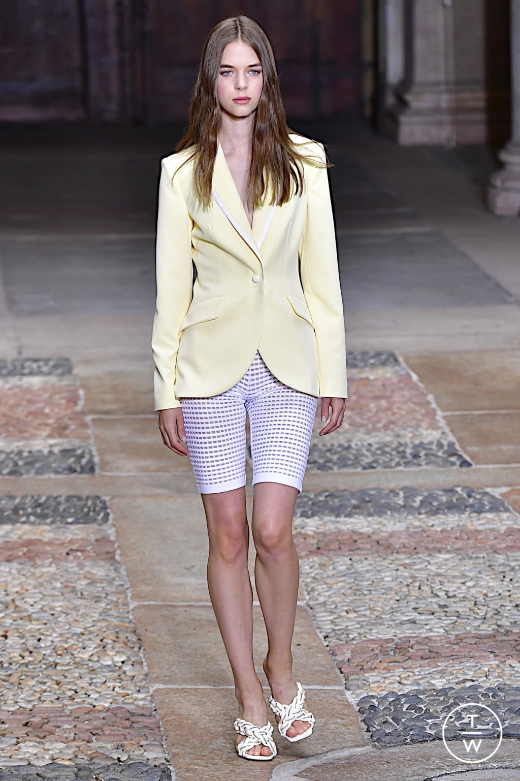 Fashion Week Milan Spring/Summer 2022 look 34 from the Genny collection 女装