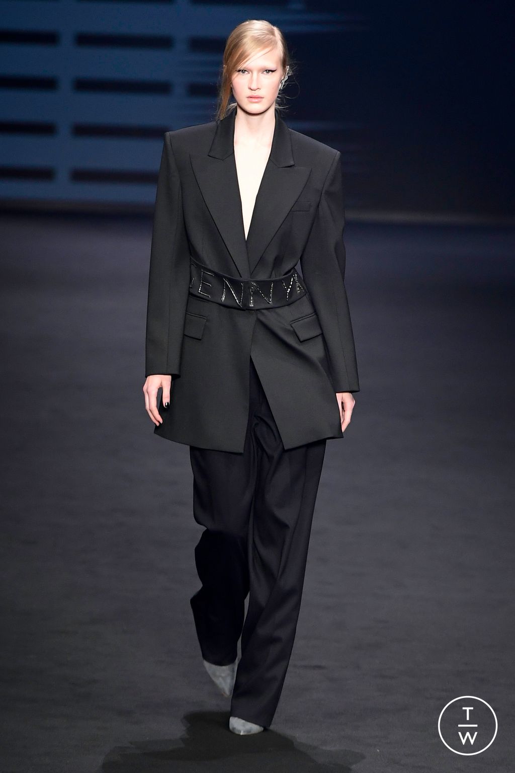 Fashion Week Milan Fall/Winter 2023 look 1 de la collection Genny womenswear