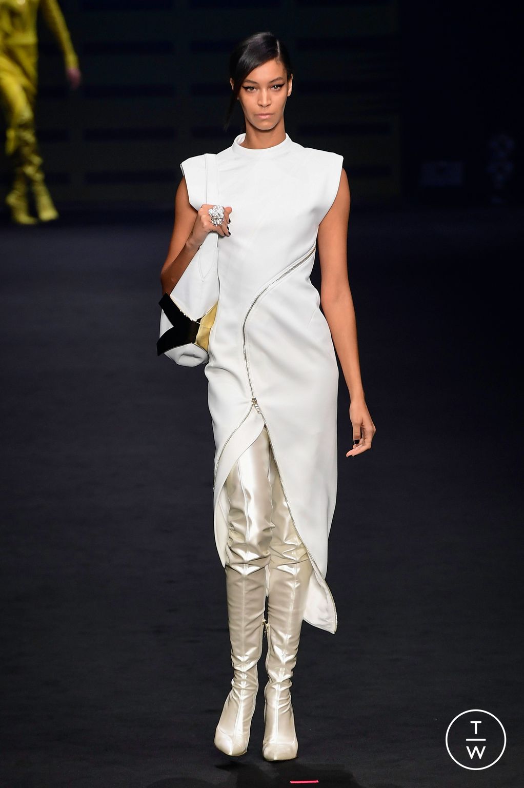 Fashion Week Milan Fall/Winter 2023 look 22 from the Genny collection 女装