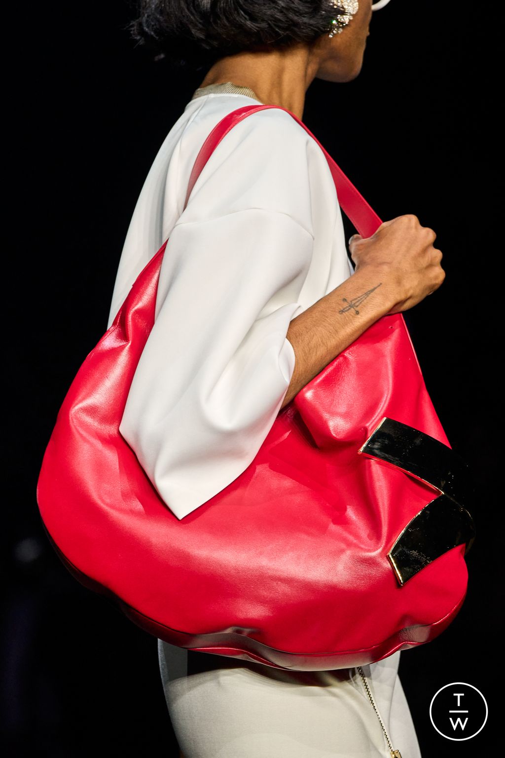 Fashion Week Milan Fall/Winter 2023 look 11 de la collection Genny womenswear accessories