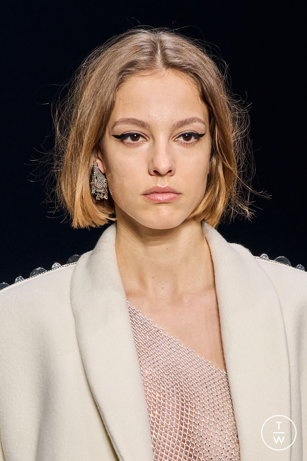 Fashion Week Milan Fall/Winter 2023 look 35 from the Genny collection 女装配饰