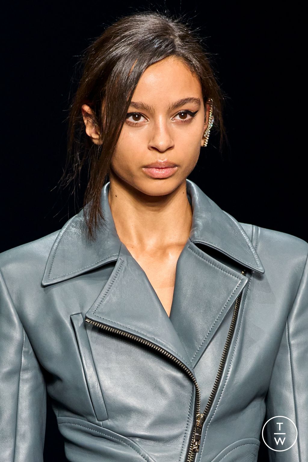 Fashion Week Milan Fall/Winter 2023 look 30 from the Genny collection 女装配饰