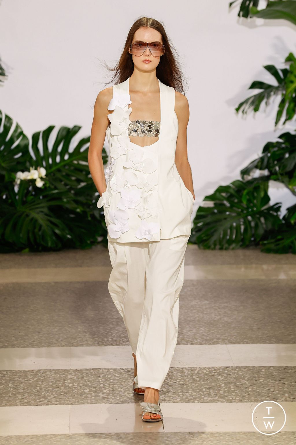 Fashion Week Milan Spring/Summer 2024 look 29 from the Genny collection 女装