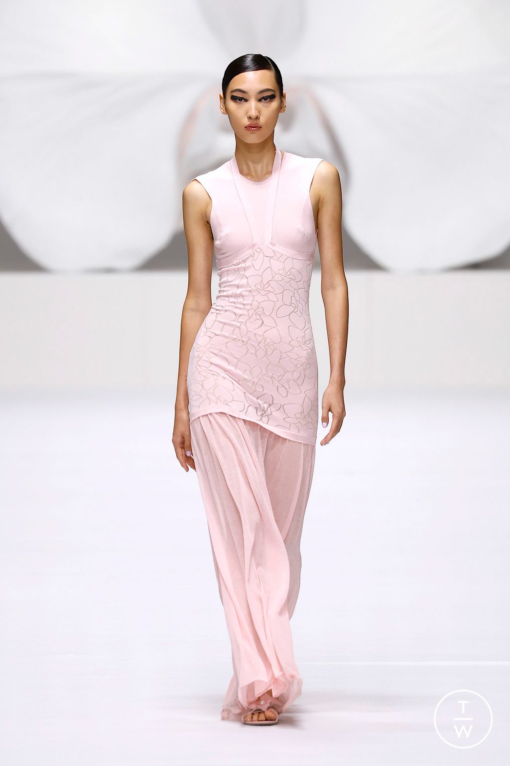 Fashion Week Milan Spring/Summer 2025 look 4 from the Genny collection womenswear