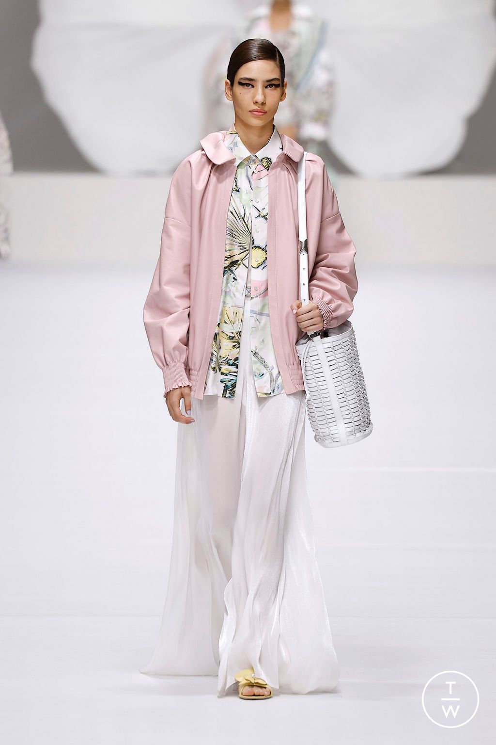 Fashion Week Milan Spring/Summer 2025 look 7 from the Genny collection 女装