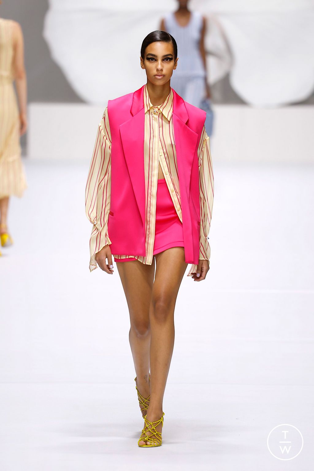 Fashion Week Milan Spring/Summer 2025 look 14 from the Genny collection womenswear