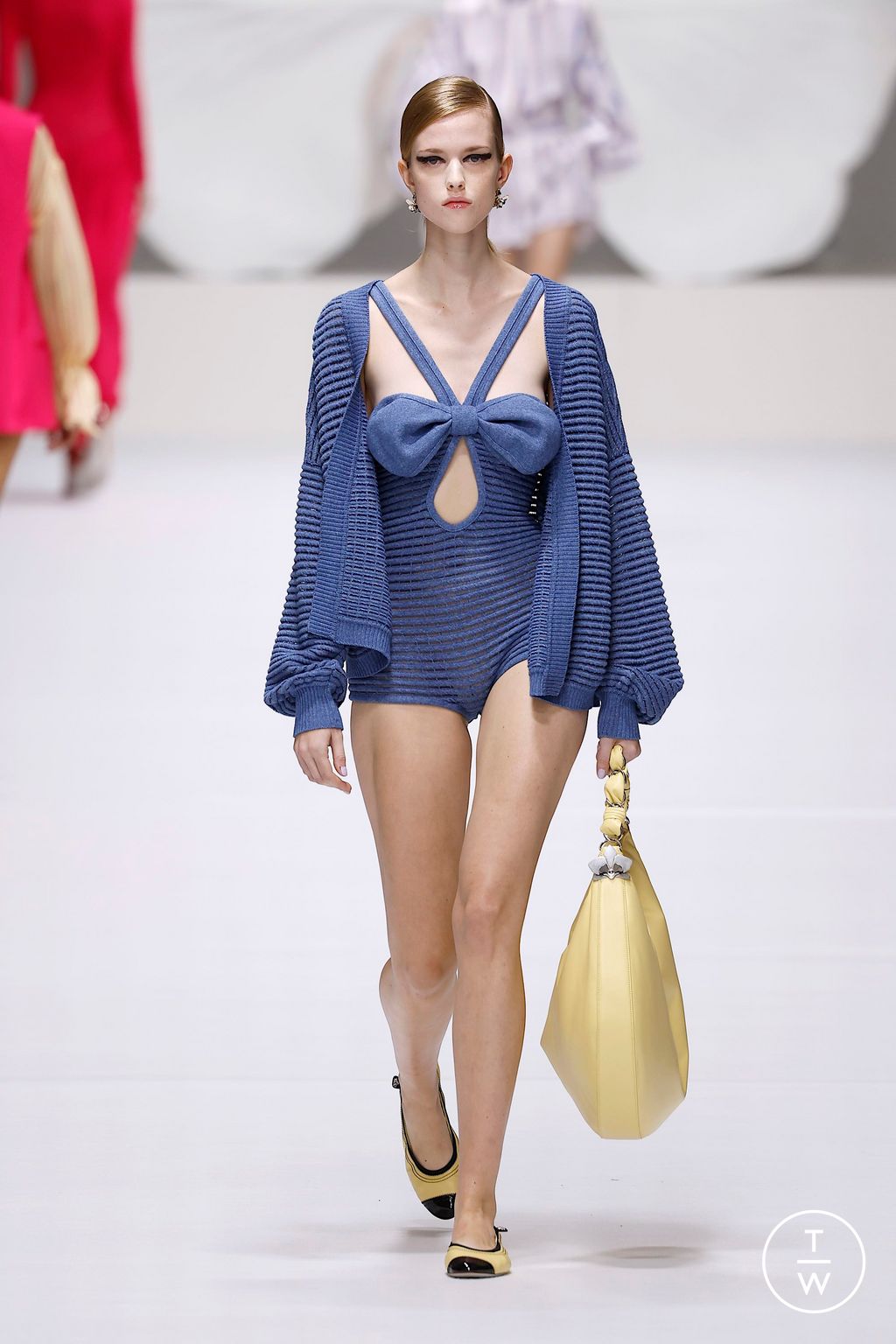 Fashion Week Milan Spring/Summer 2025 look 16 from the Genny collection 女装