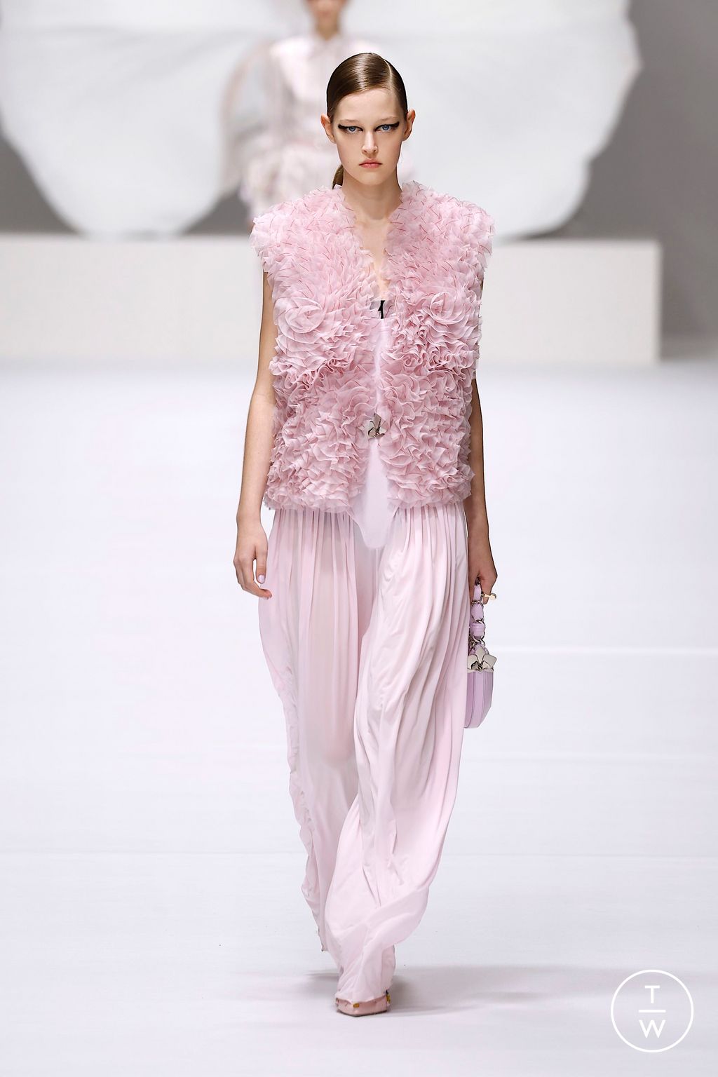 Fashion Week Milan Spring/Summer 2025 look 21 from the Genny collection womenswear