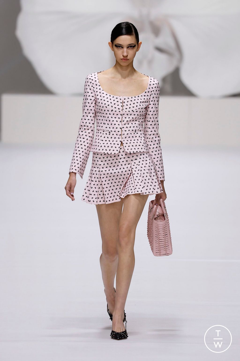 Fashion Week Milan Spring/Summer 2025 look 25 from the Genny collection 女装
