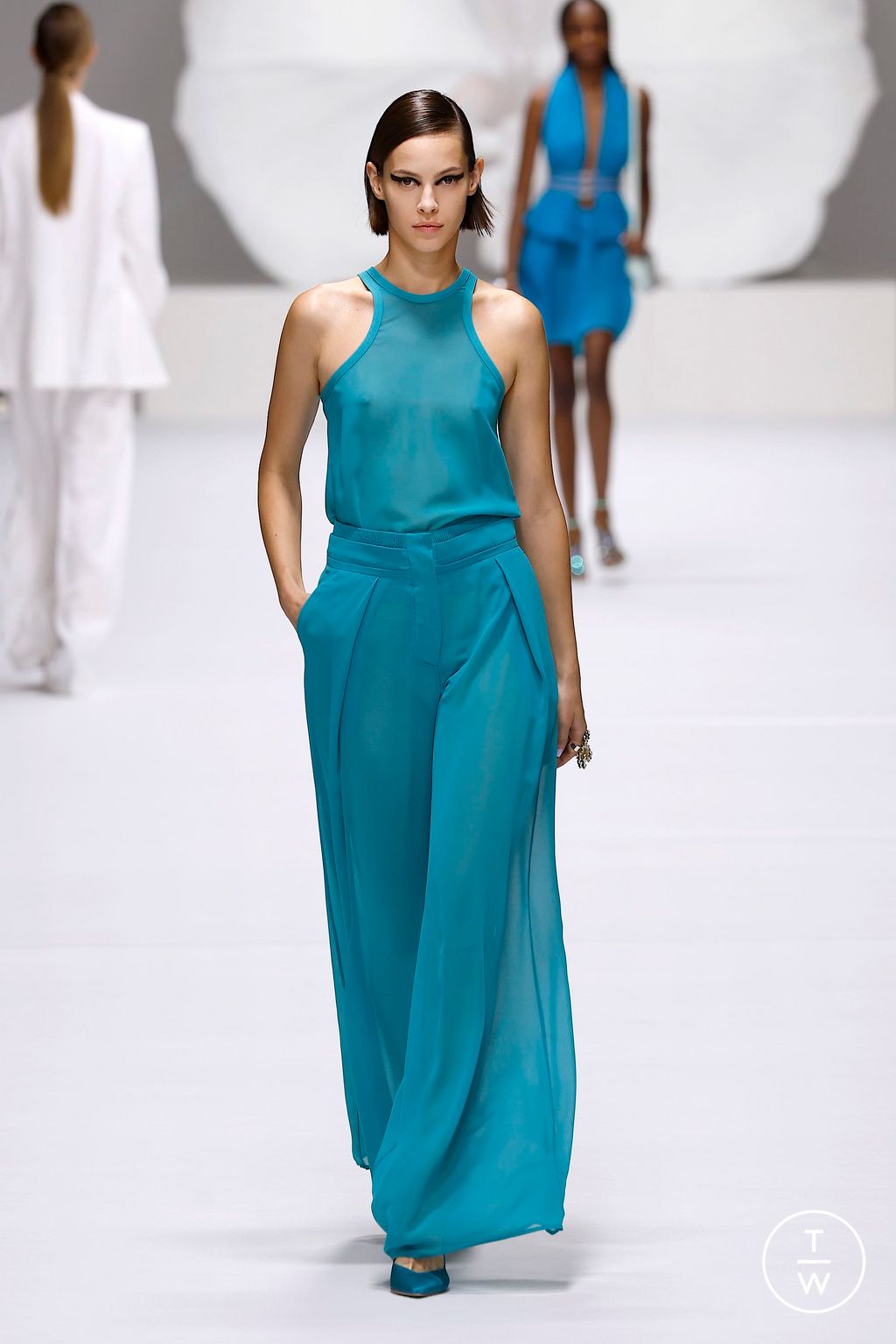 Fashion Week Milan Spring/Summer 2025 look 28 from the Genny collection 女装
