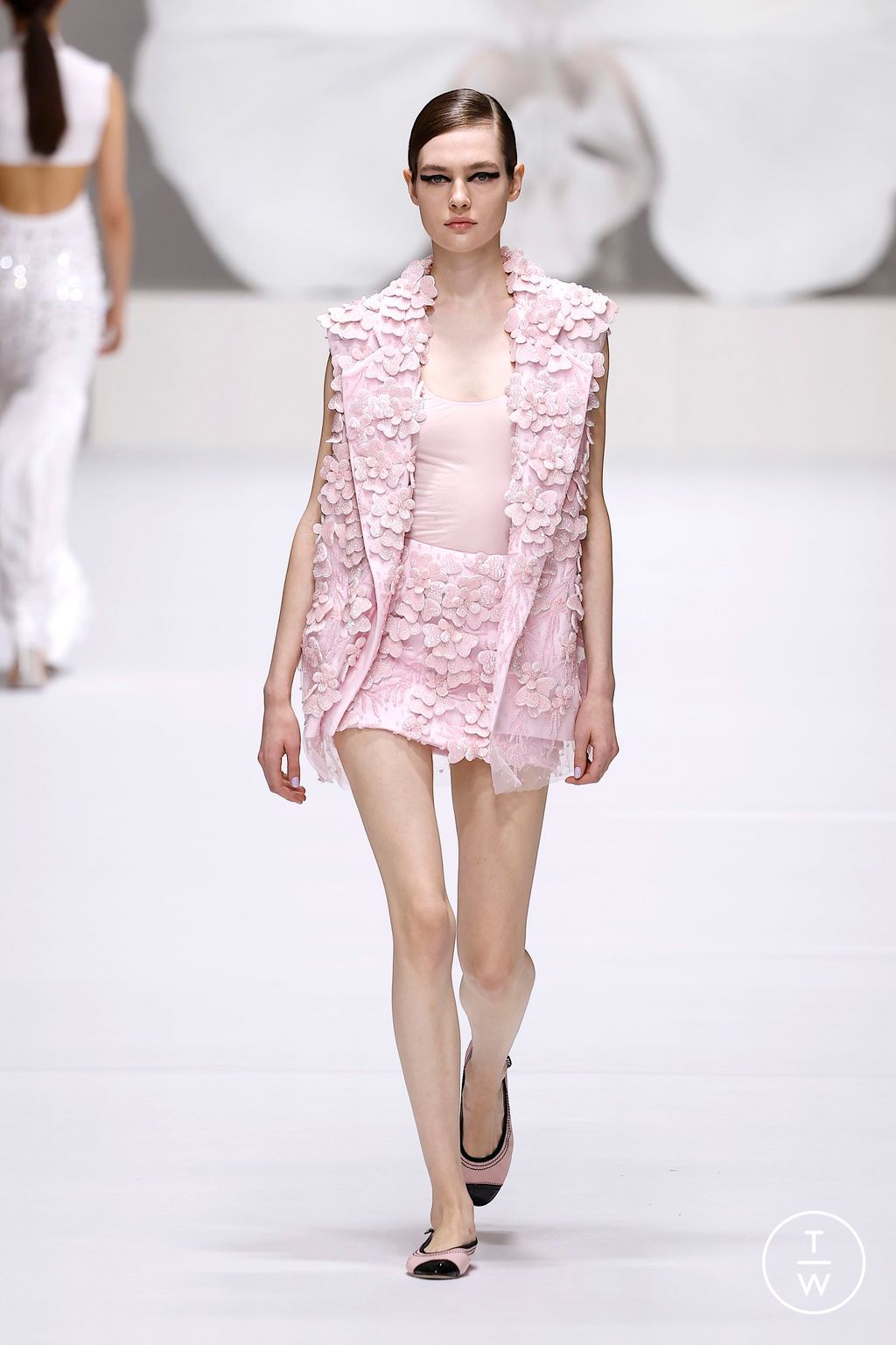 Fashion Week Milan Spring/Summer 2025 look 35 from the Genny collection 女装