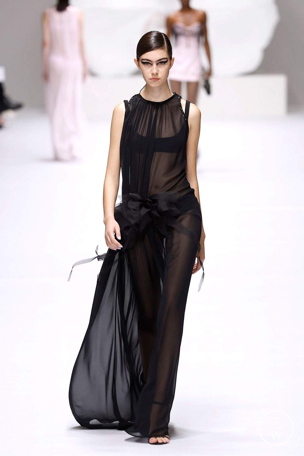 Fashion Week Milan Spring/Summer 2025 look 38 from the Genny collection womenswear