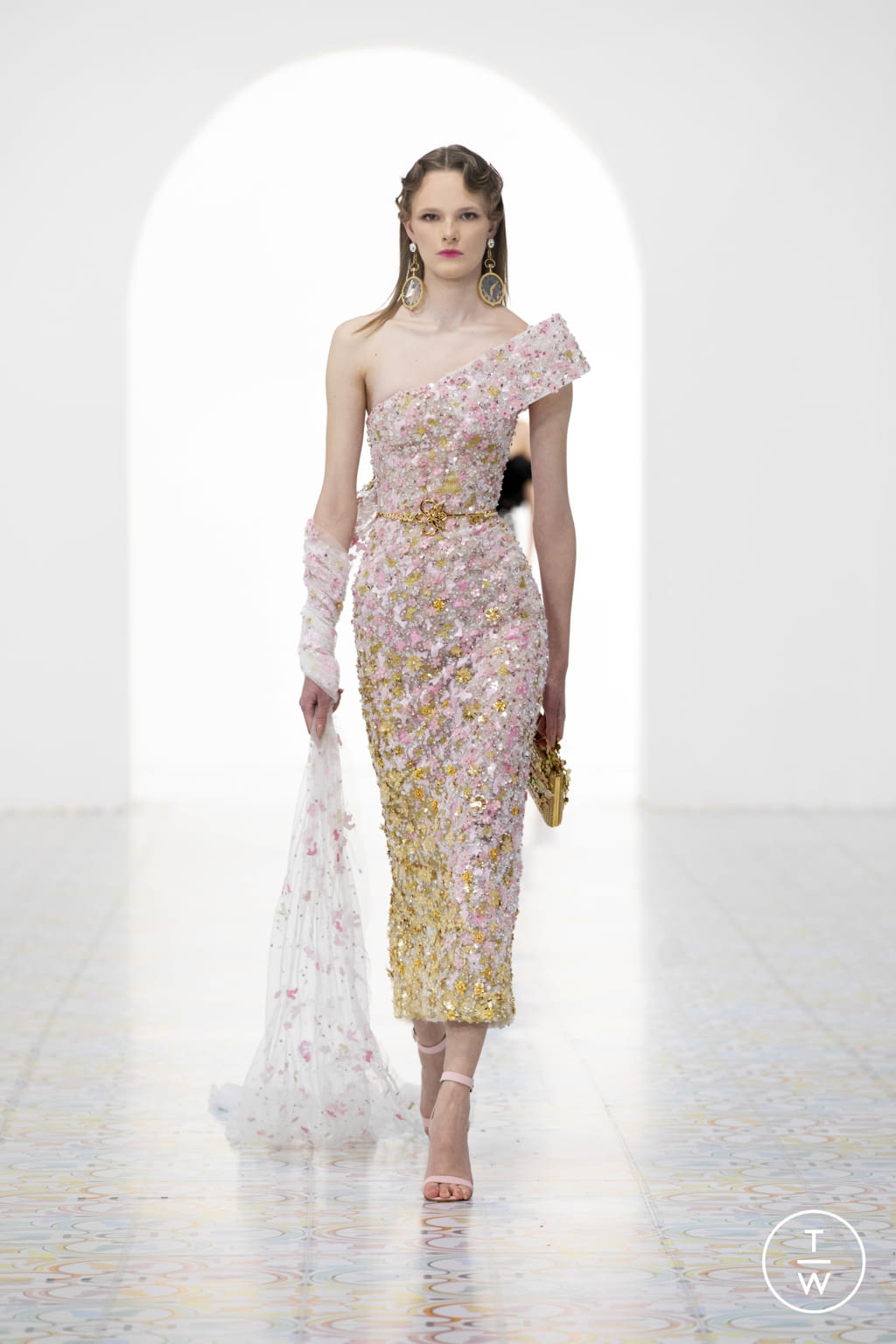Fashion Week Paris Spring/Summer 2022 look 35 from the Georges Hobeika collection couture