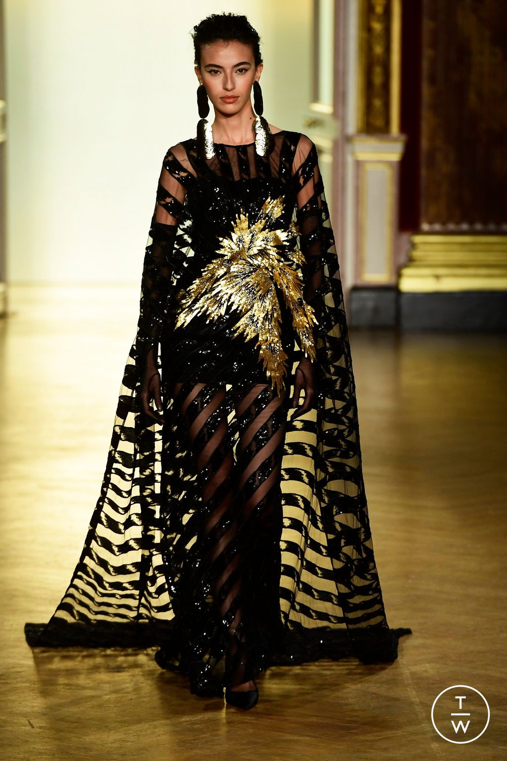 Fashion Week Paris Fall/Winter 2023 look 1 from the Georges Chakra collection couture