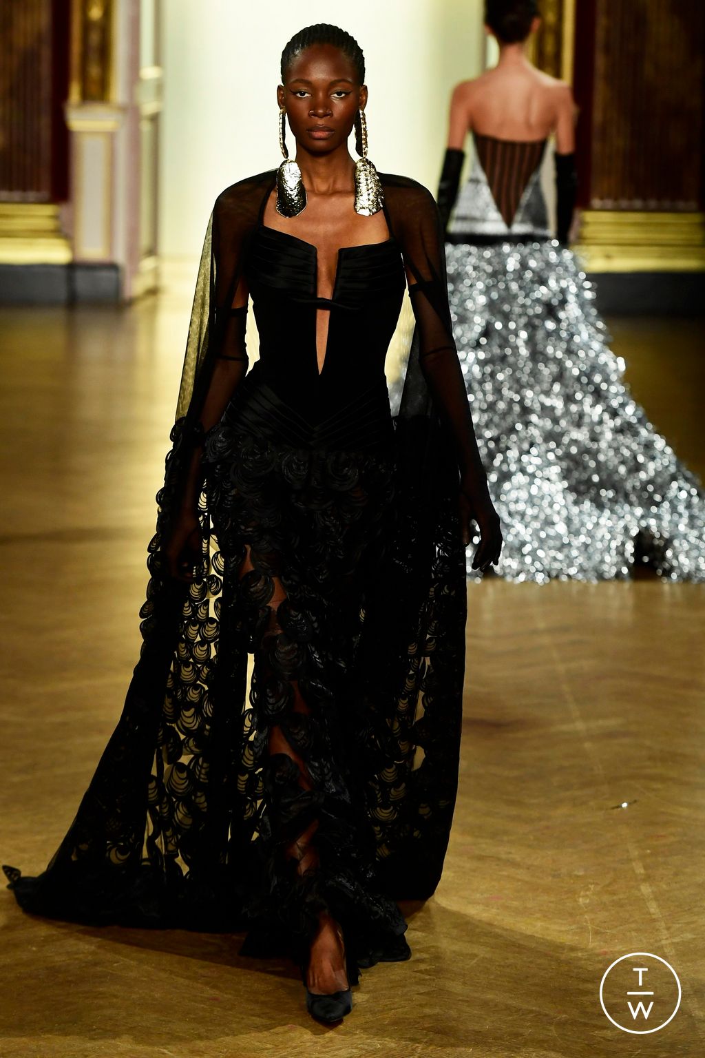 Fashion Week Paris Fall/Winter 2023 look 25 de la collection Georges Chakra couture