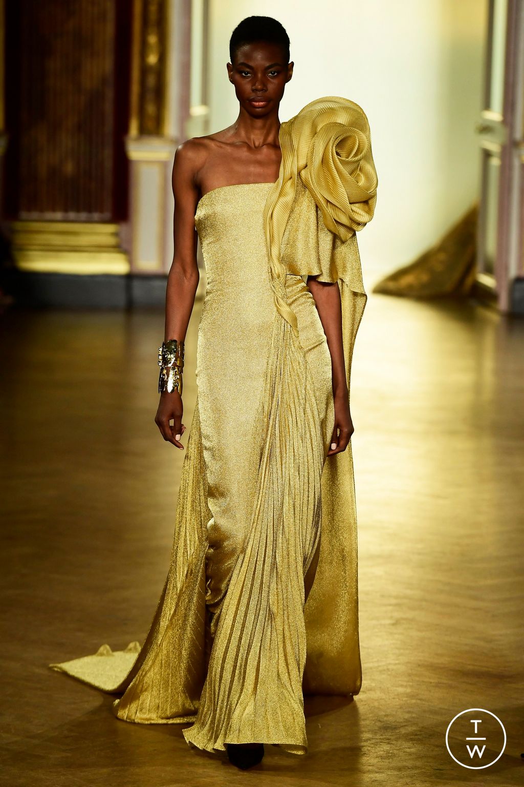 Fashion Week Paris Fall/Winter 2023 look 38 from the Georges Chakra collection couture