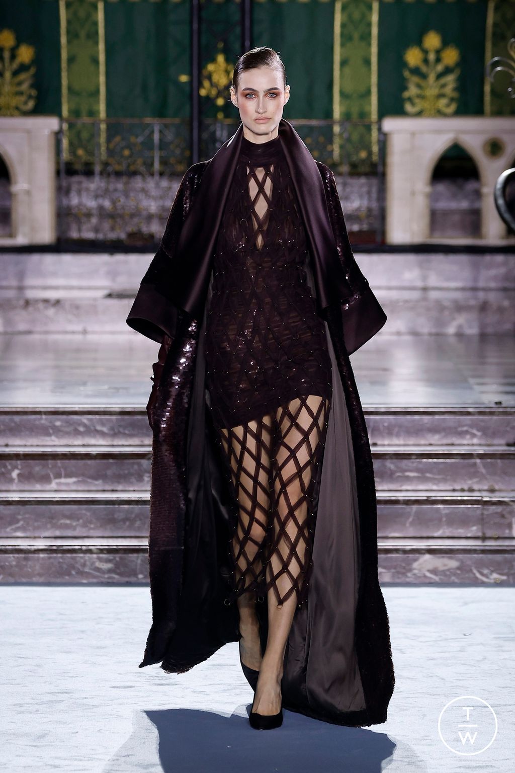Fashion Week Paris Fall/Winter 2024 look 4 from the Georges Chakra collection couture