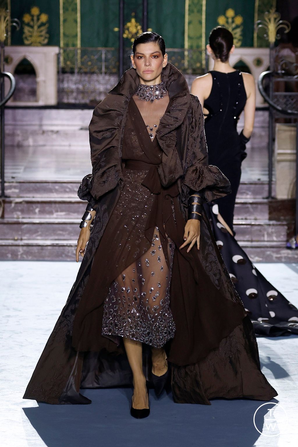 Fashion Week Paris Fall/Winter 2024 look 10 from the Georges Chakra collection 高级定制