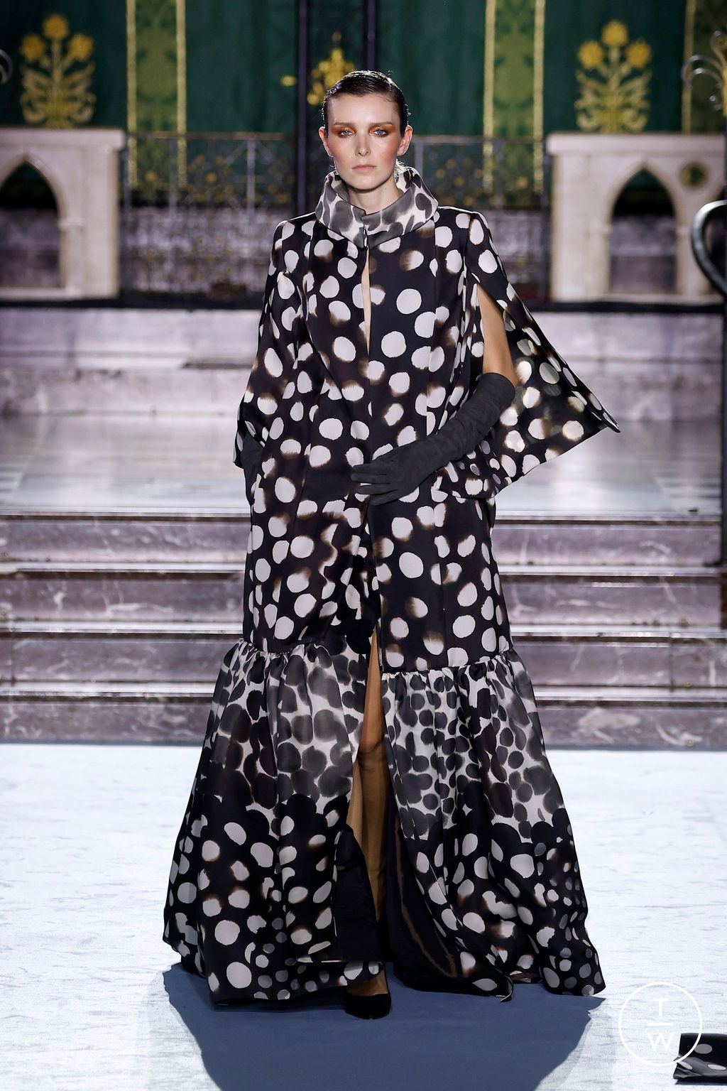 Fashion Week Paris Fall/Winter 2024 look 13 de la collection Georges Chakra couture