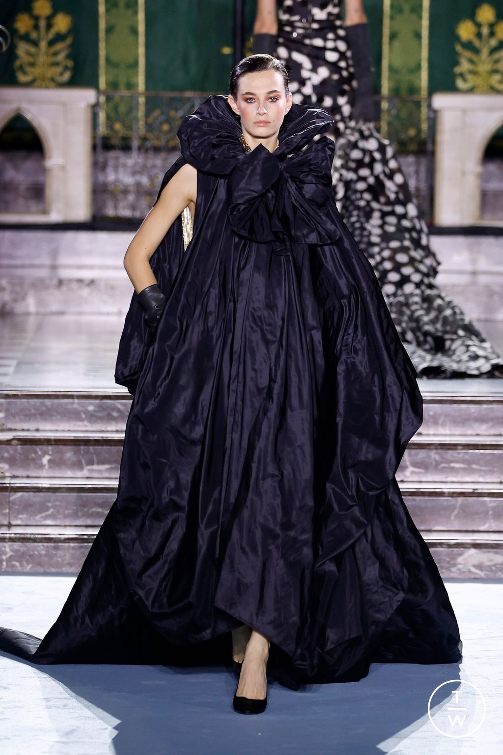 Fashion Week Paris Fall/Winter 2024 look 23 from the Georges Chakra collection couture