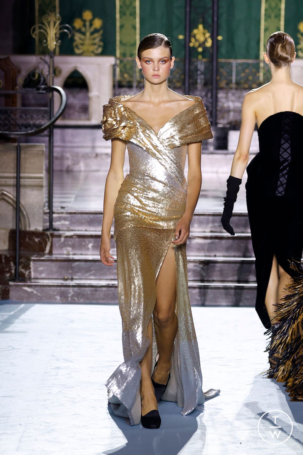 Fashion Week Paris Fall/Winter 2024 look 29 de la collection Georges Chakra couture