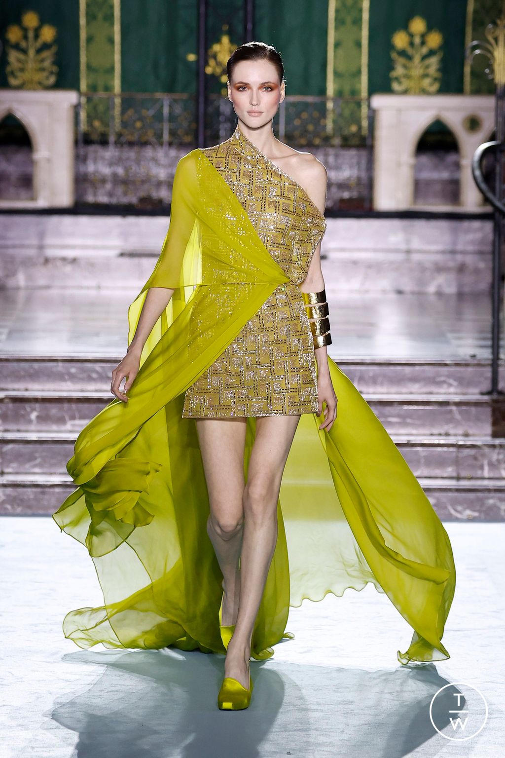 Fashion Week Paris Fall/Winter 2024 look 31 from the Georges Chakra collection 高级定制