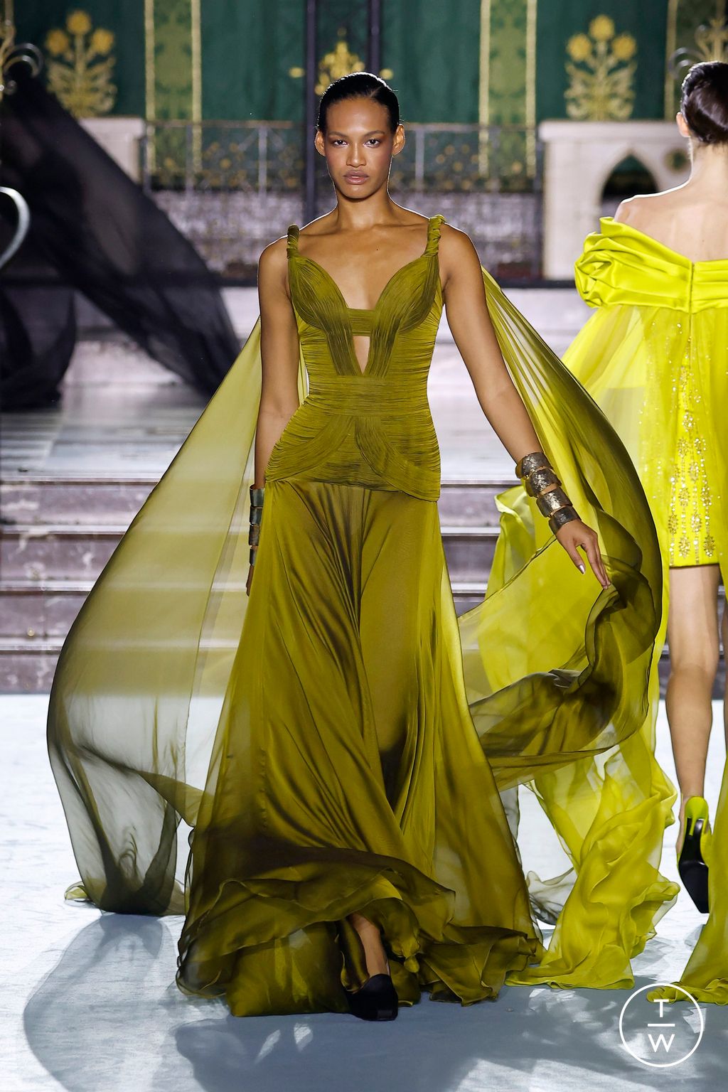 Fashion Week Paris Fall/Winter 2024 look 46 de la collection Georges Chakra couture