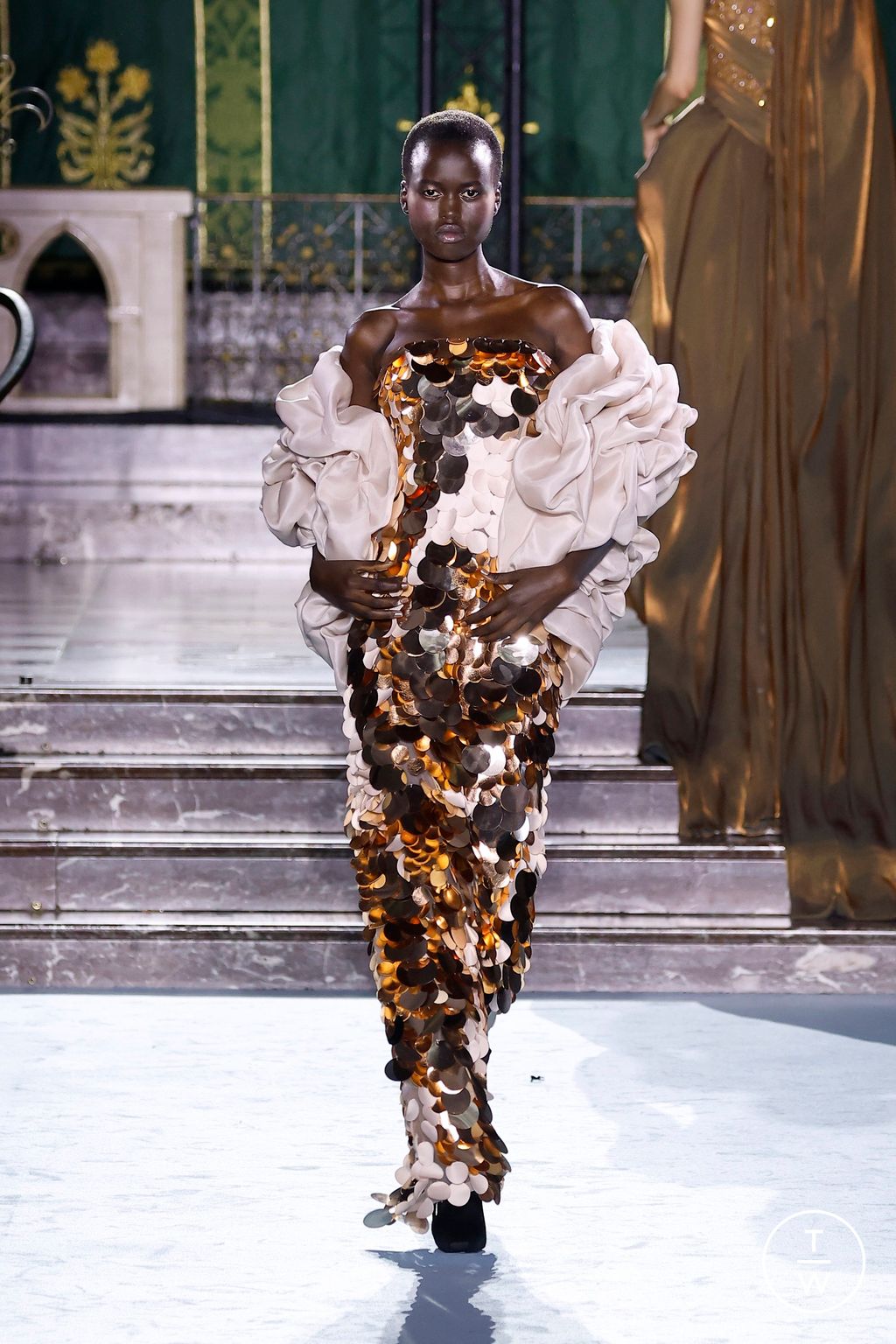 Fashion Week Paris Fall/Winter 2024 look 62 de la collection Georges Chakra couture
