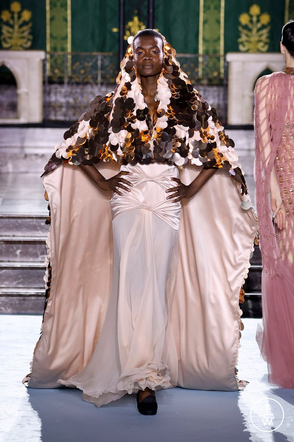 Fashion Week Paris Fall/Winter 2024 look 67 from the Georges Chakra collection 高级定制