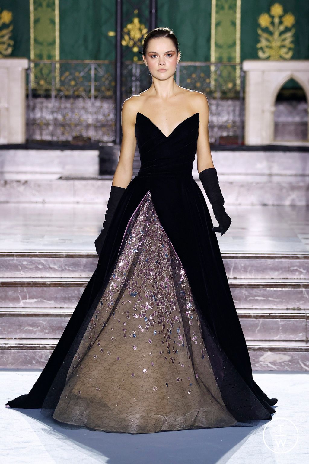 Fashion Week Paris Fall/Winter 2024 look 100 de la collection Georges Chakra couture