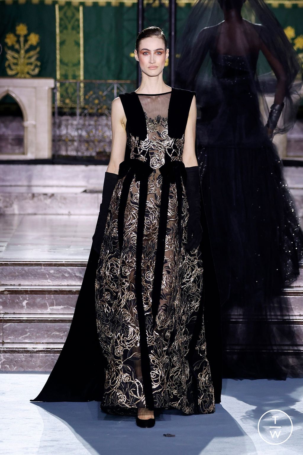 Fashion Week Paris Fall/Winter 2024 look 136 de la collection Georges Chakra couture