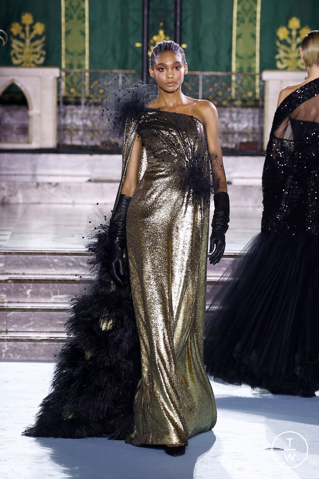 Fashion Week Paris Fall/Winter 2024 look 142 de la collection Georges Chakra couture