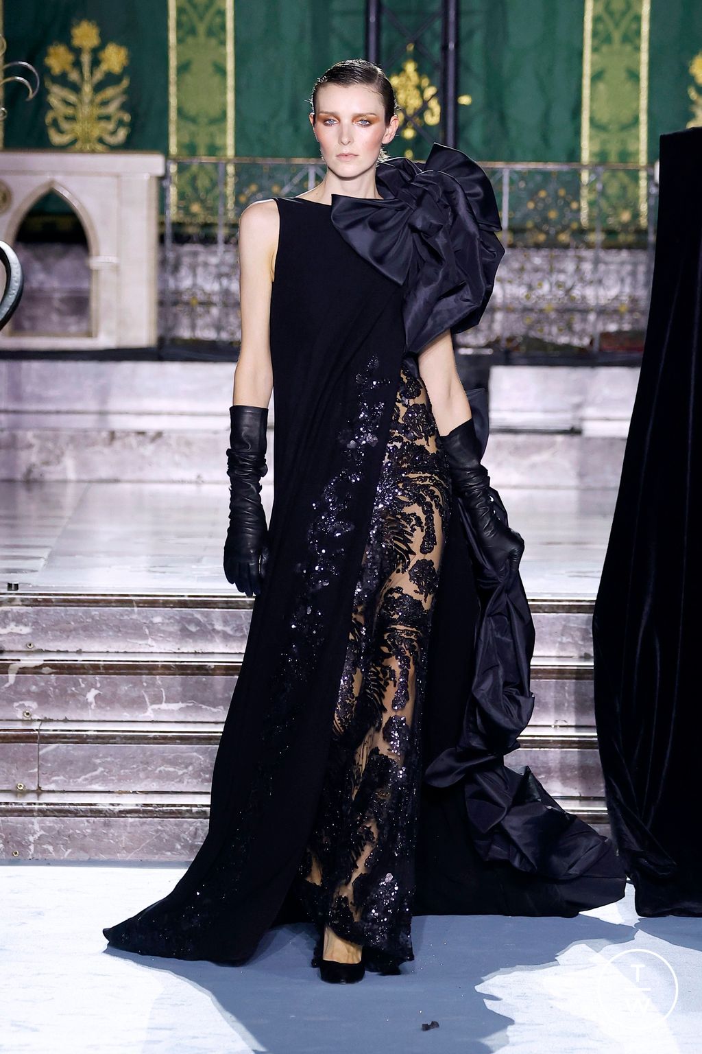 Fashion Week Paris Fall/Winter 2024 look 145 de la collection Georges Chakra couture