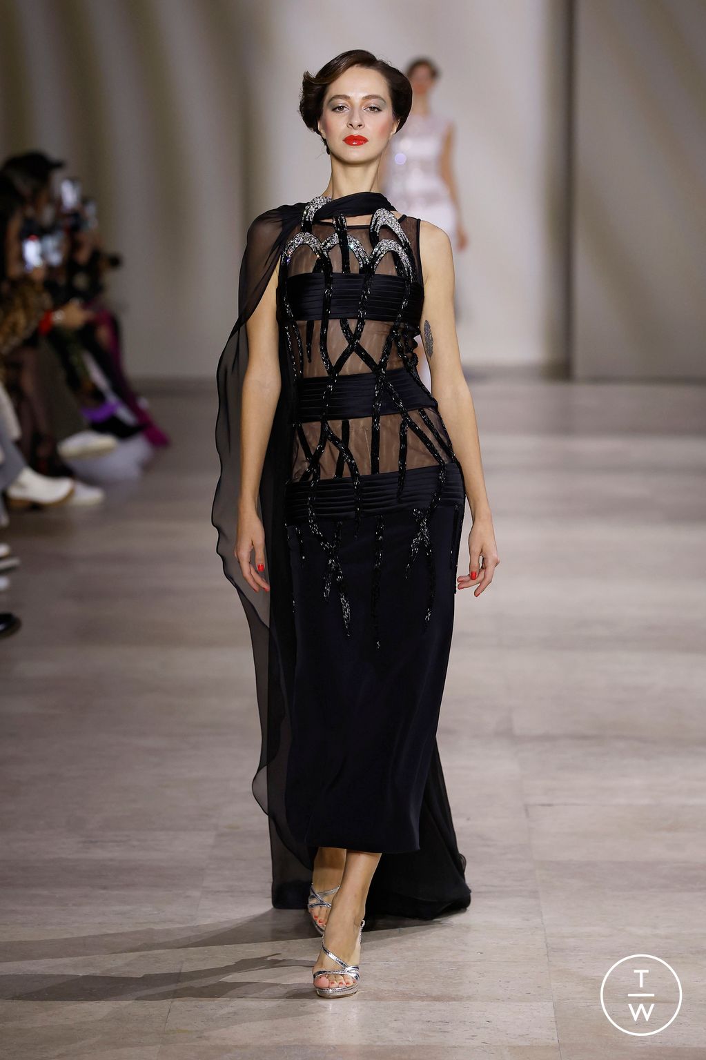 Fashion Week Paris Spring/Summer 2025 look 1 de la collection Georges Chakra couture