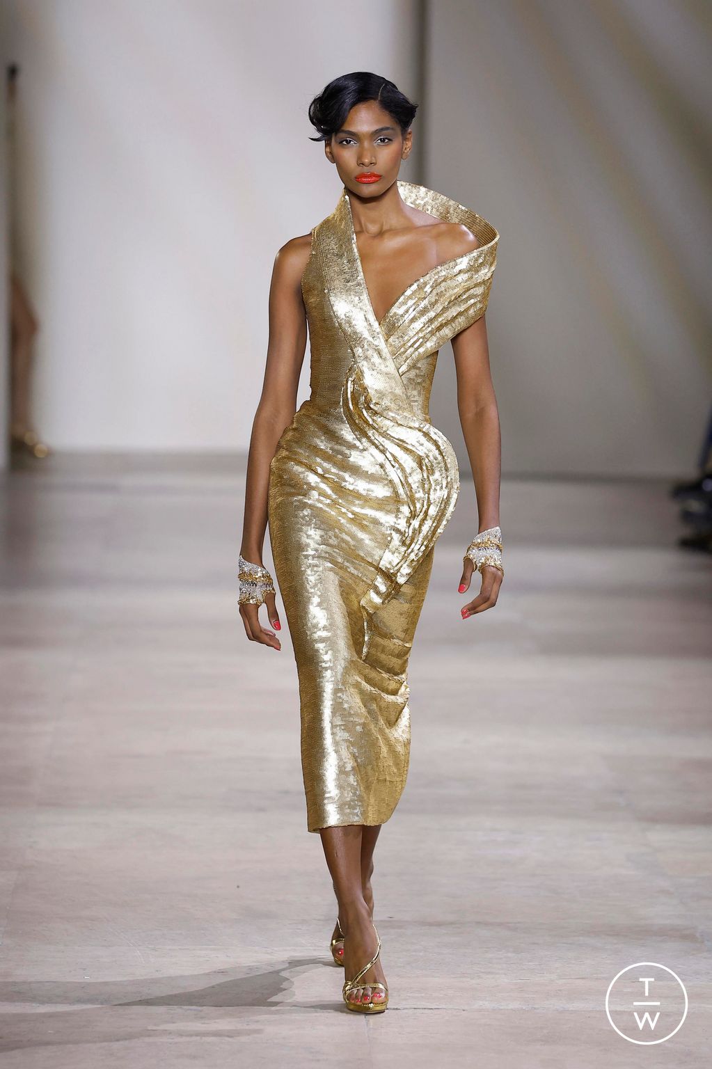 Fashion Week Paris Spring/Summer 2025 look 12 from the Georges Chakra collection couture