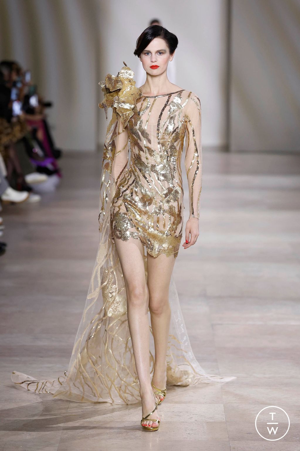 Fashion Week Paris Spring/Summer 2025 look 13 de la collection Georges Chakra couture