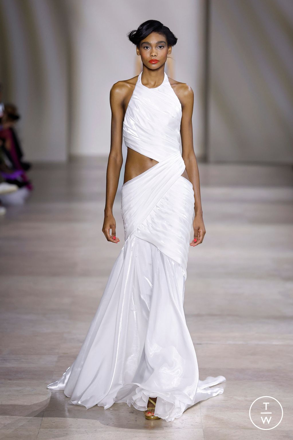 Fashion Week Paris Spring/Summer 2025 look 19 from the Georges Chakra collection couture