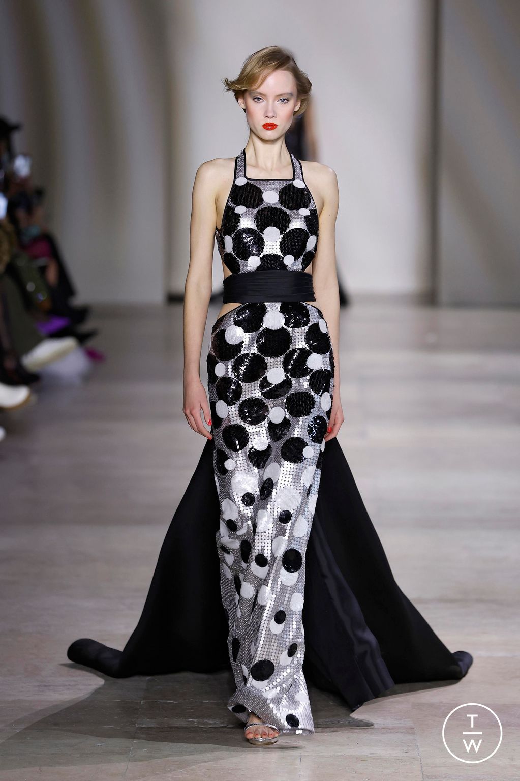 Fashion Week Paris Spring/Summer 2025 look 36 from the Georges Chakra collection couture