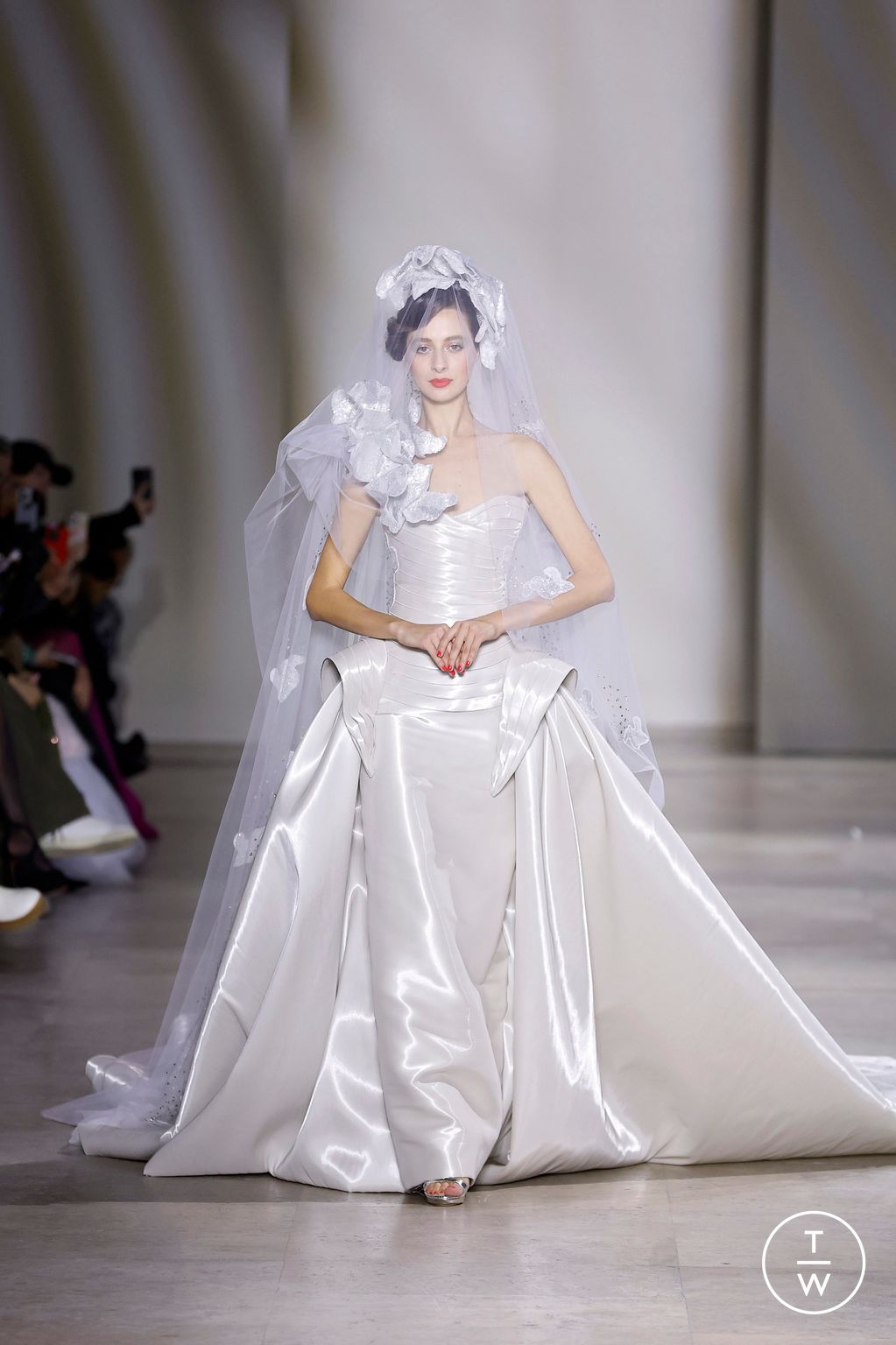 Fashion Week Paris Spring/Summer 2025 look 44 from the Georges Chakra collection couture